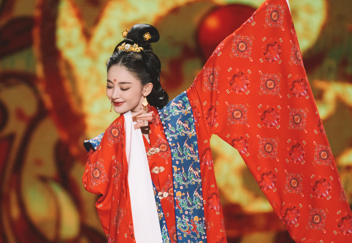 Vẻ đẹp của mỹ nhân sinh năm 1992 rất nổi bật trong giới giải trí Hoa ngữ. Cổ Lực Na Trát là người dân tộc Duy Ngô Nhĩ ở vùng Tân Cương, có gương mặt lai với các đường nét vừa sắc sảo giống phương Tây vừa mềm mại của phương Đông. Sắc vóc của Cổ Lực Na Trát thậm chí còn được đánh giá cao hơn Địch Lệ Nhiệt Ba, cũng là nghệ sĩ Tân Cương nổi danh. Tân Hoa Xã từng khen ngợi: "Gương mặt đẹp thanh lệ, khí chất thoát tục, hình ảnh nào của Cổ Lực Na Trát cũng rất mỹ cảm".