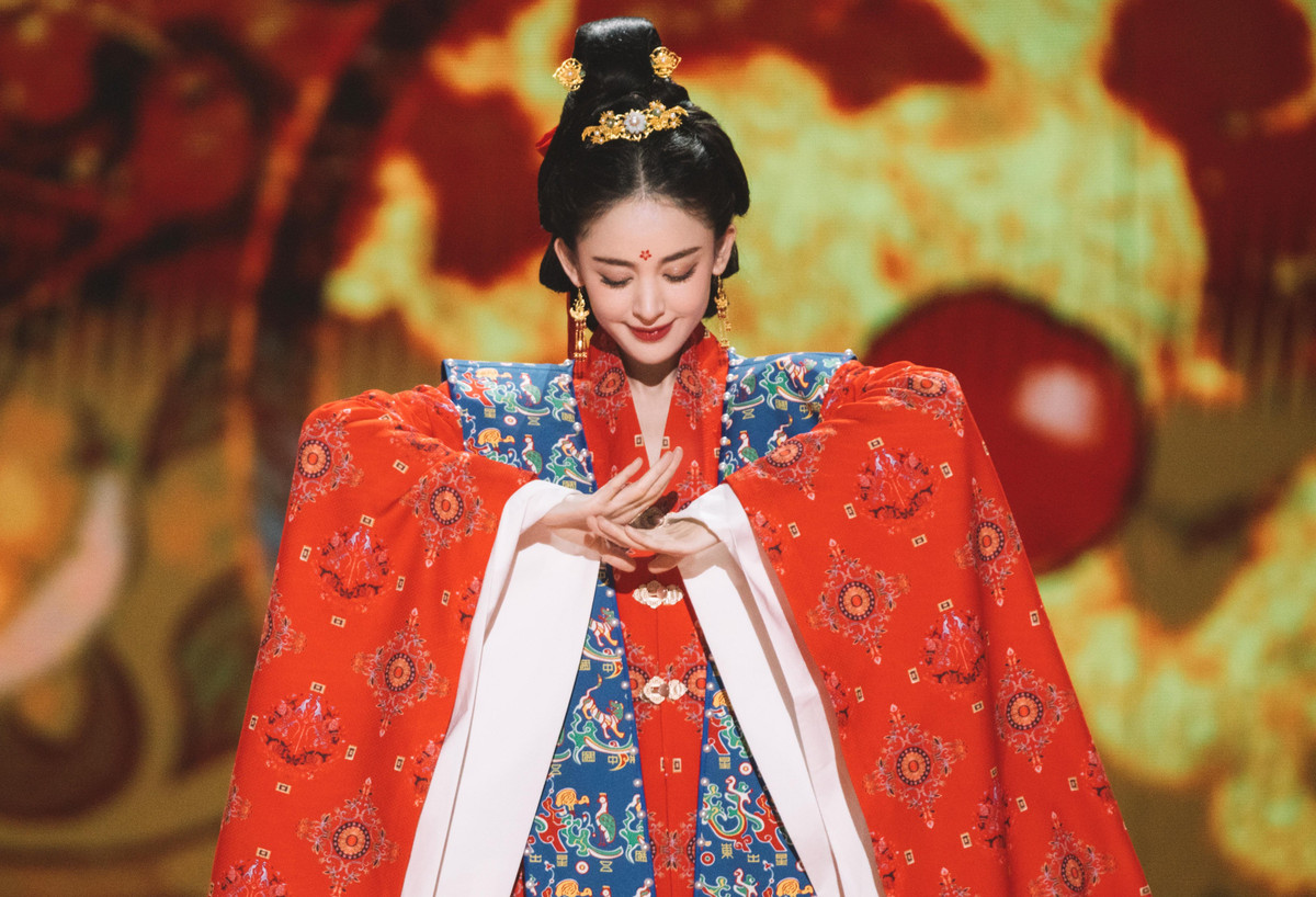 Dù được khen ngợi về dung mạo, đến nay Cổ Lực Na Trát vẫn chỉ được đánh giá là ngôi sao hạng B trong giới giải trí Hoa Ngữ. Điểm yếu của cô chính là diễn xuất chưa tốt, không có vai diễn gắn liền với tên tuổi của mình, tạo được điểm nhấn trong sự nghiệp. Cô là "bình hoa di động" nổi tiếng trên màn ảnh Trung Quốc.