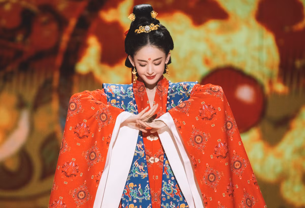 Dù được khen ngợi về dung mạo, đến nay Cổ Lực Na Trát vẫn chỉ được đánh giá là ngôi sao hạng B trong giới giải trí Hoa Ngữ. Điểm yếu của cô chính là diễn xuất chưa tốt, không có vai diễn gắn liền với tên tuổi của mình, tạo được điểm nhấn trong sự nghiệp. Cô là "bình hoa di động" nổi tiếng trên màn ảnh Trung Quốc.