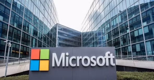 Hanh trinh hoi sinh cua “de che” Microsoft o tuoi 46