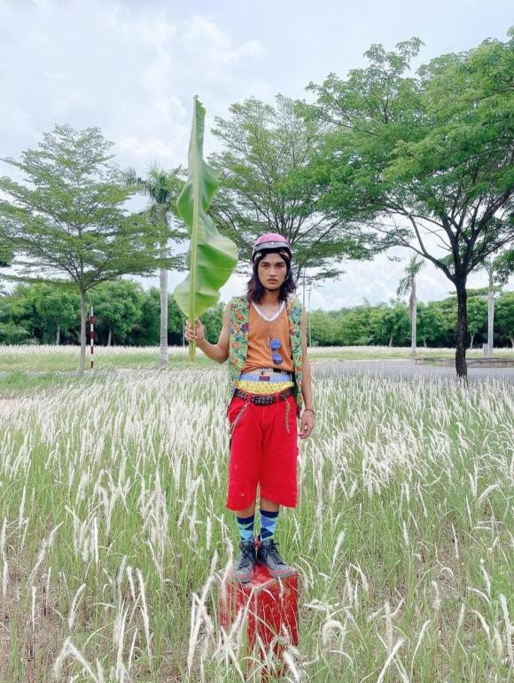 Mac Van Khoa hai huoc cosplay Den Vau phong cach 