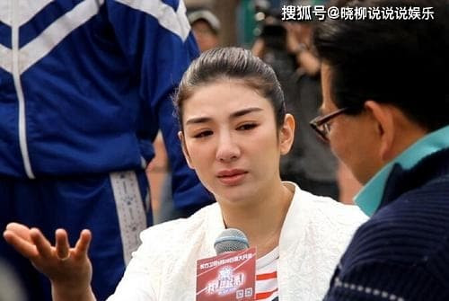 Huynh Dich: Bi chong danh den phai ngoi xe lan-Hinh-7