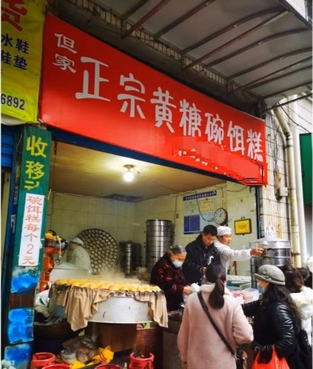 Suot 50 nam chi ban 2 thu, tiem trong hem kiem gan chuc trieu/ngay