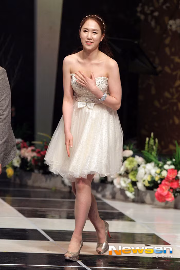 My nhan Han tung nang 104 kg da co the nhay nhot tung bung-Hinh-4