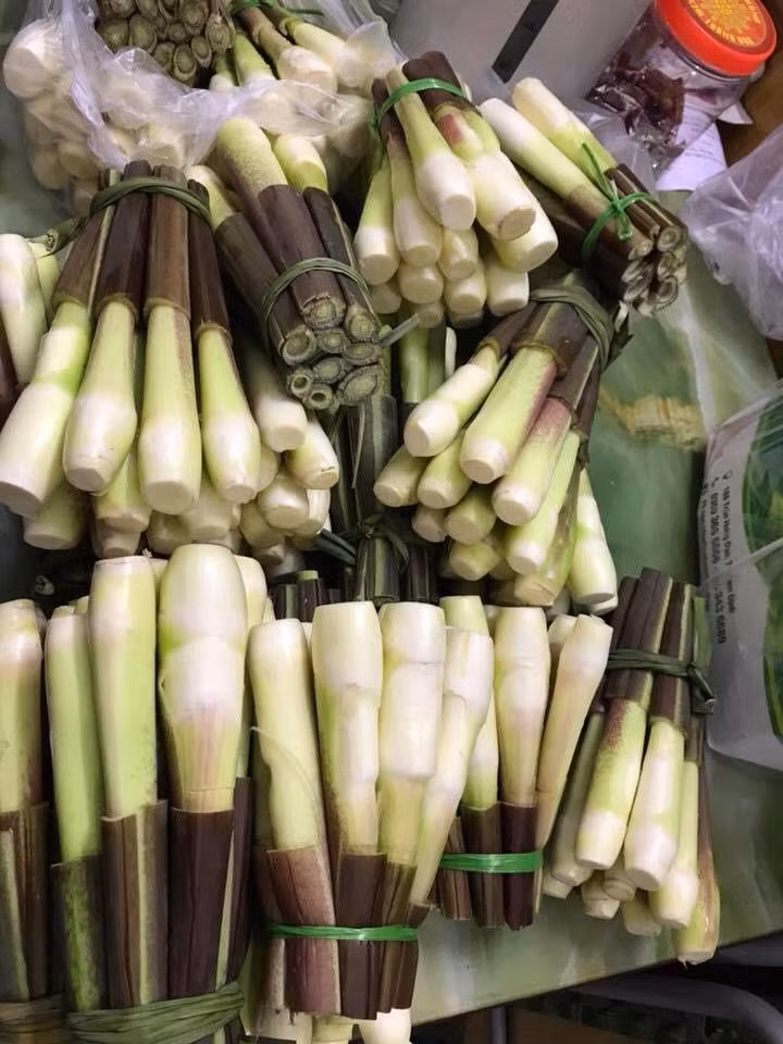 Me chong bao di mua sa, nang dau mang gi ve ma bi mang te tat?-Hinh-2