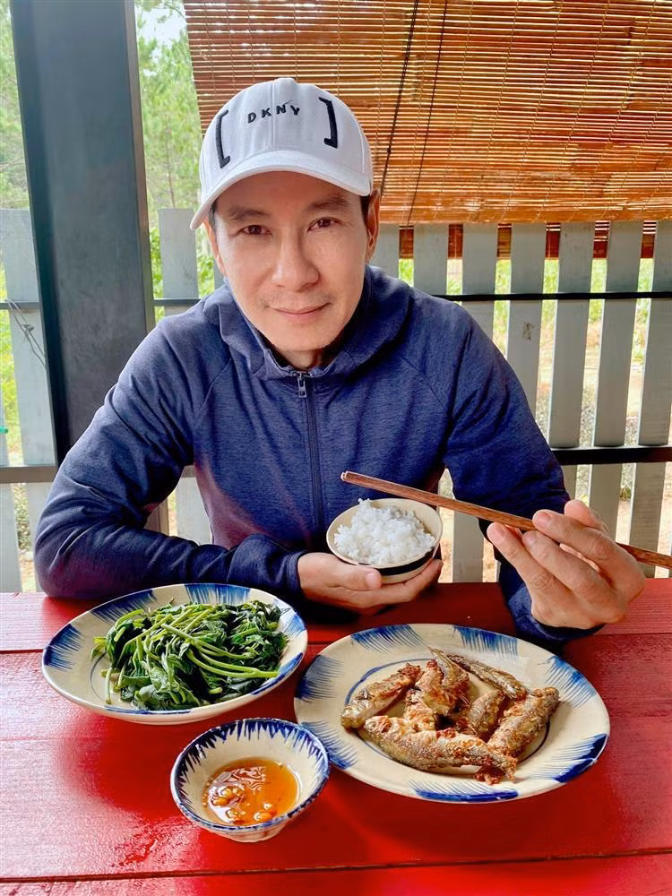 Ly Hai dang anh gia dinh, doi dep 