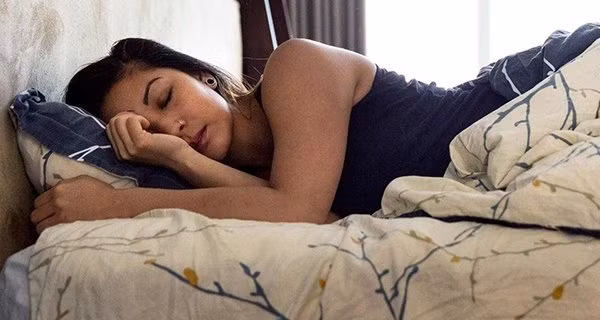 3 dau hieu khi ngu cho thay la gan cua ban rat khoe manh