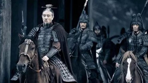 Vi sao Luu Bi van bai truoc Dong Ngo tai Di Lang?