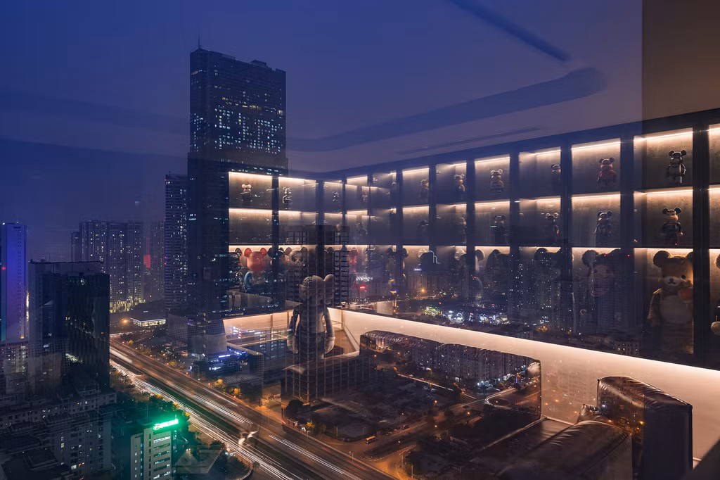 br/> Từ căn hộ, chủ nhân có thể tận hưởng toàn bộ khung cảnh của thành phố Hà Nội về đêm.