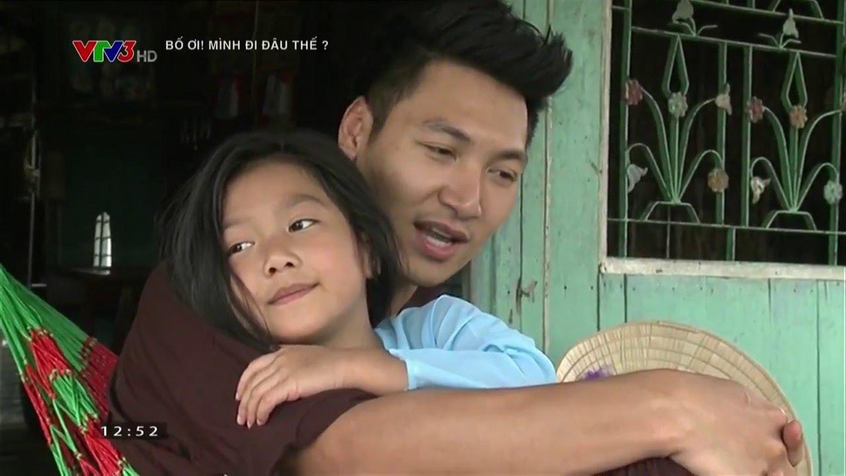 Bé Chíp (con gái diễn viên Mạnh Trường) tên thật Nguyễn Phương Linh, là thành viên Bố ơi mình đi đâu thế mùa 2. Trong chương trình, bé được gọi đùa là "Chíp điệu".