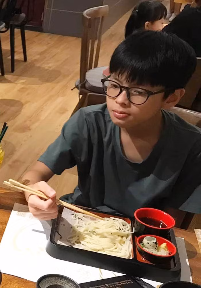 Khi tham gia chương trình, bé Bờm tròn 6 tuổi. Sau hơn 6 năm, Bờm đang học tại một trường quốc tế và có thành tích khá tốt. Ngoại hình cậu bé 13 tuổi có nhiều nét thay đổi, trở nên điển trai hơn. Trong loạt ảnh do đạo diễn Trần Lực đăng hồi đầu năm, Bờm được khen dễ thương khi làm tóc xoăn.