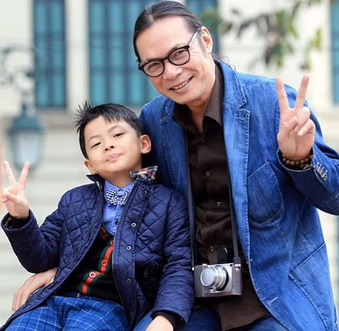 Cậu bé Trần Bờm (tên thật: Trần Tú) được xem là cây hài của mùa đầu tiên. Con trai đạo diễn, diễn viên Trần Lực có khuôn mặt toát lên vẻ thông minh, tính cách lém lỉnh. Cậu bé được khán giả yêu mến vì thường "bóc mẽ" bố trên truyền hình.