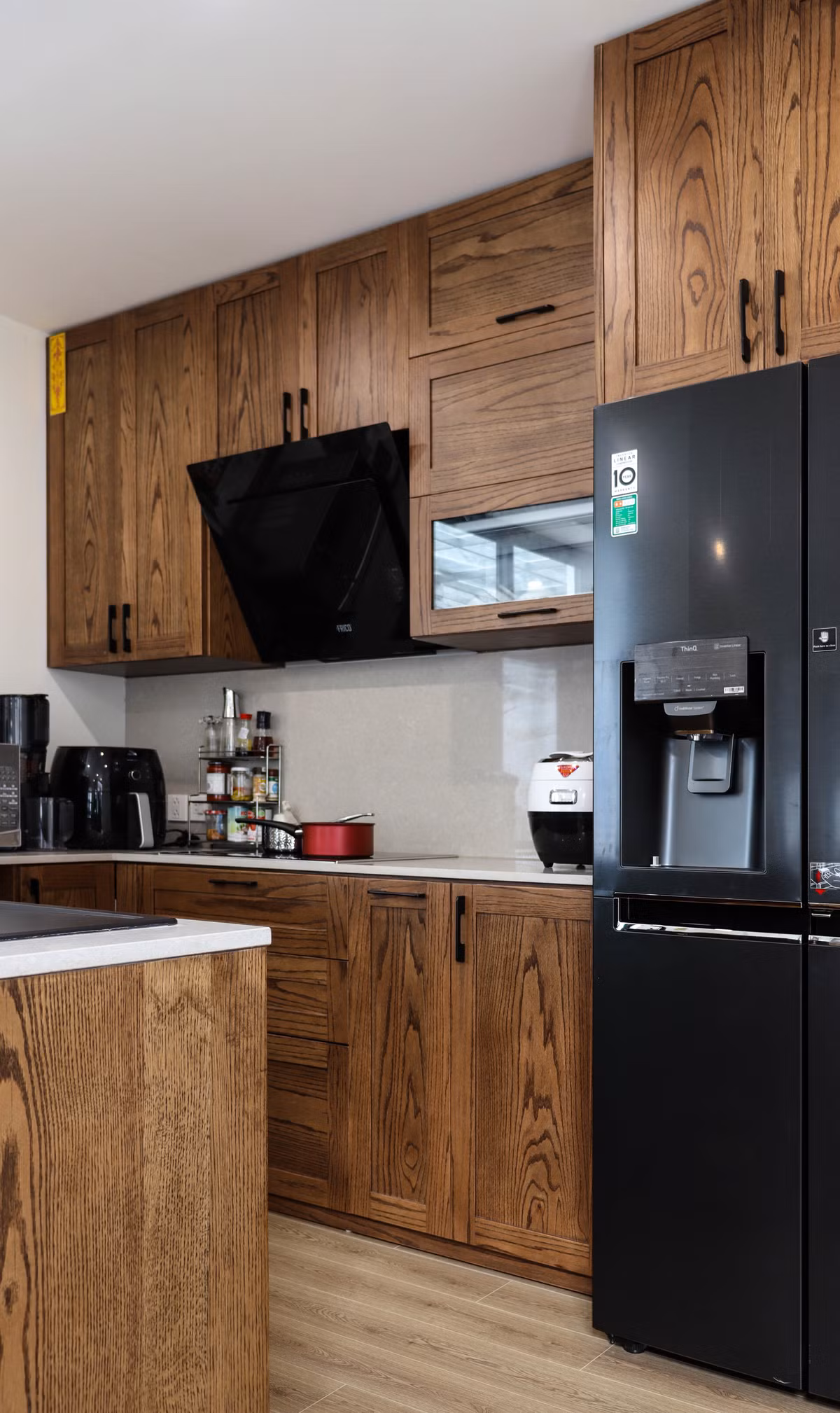 Biệt thự gây thương nhớ bên hồ cá, đưa cả thiên nhiên vào không gian sống