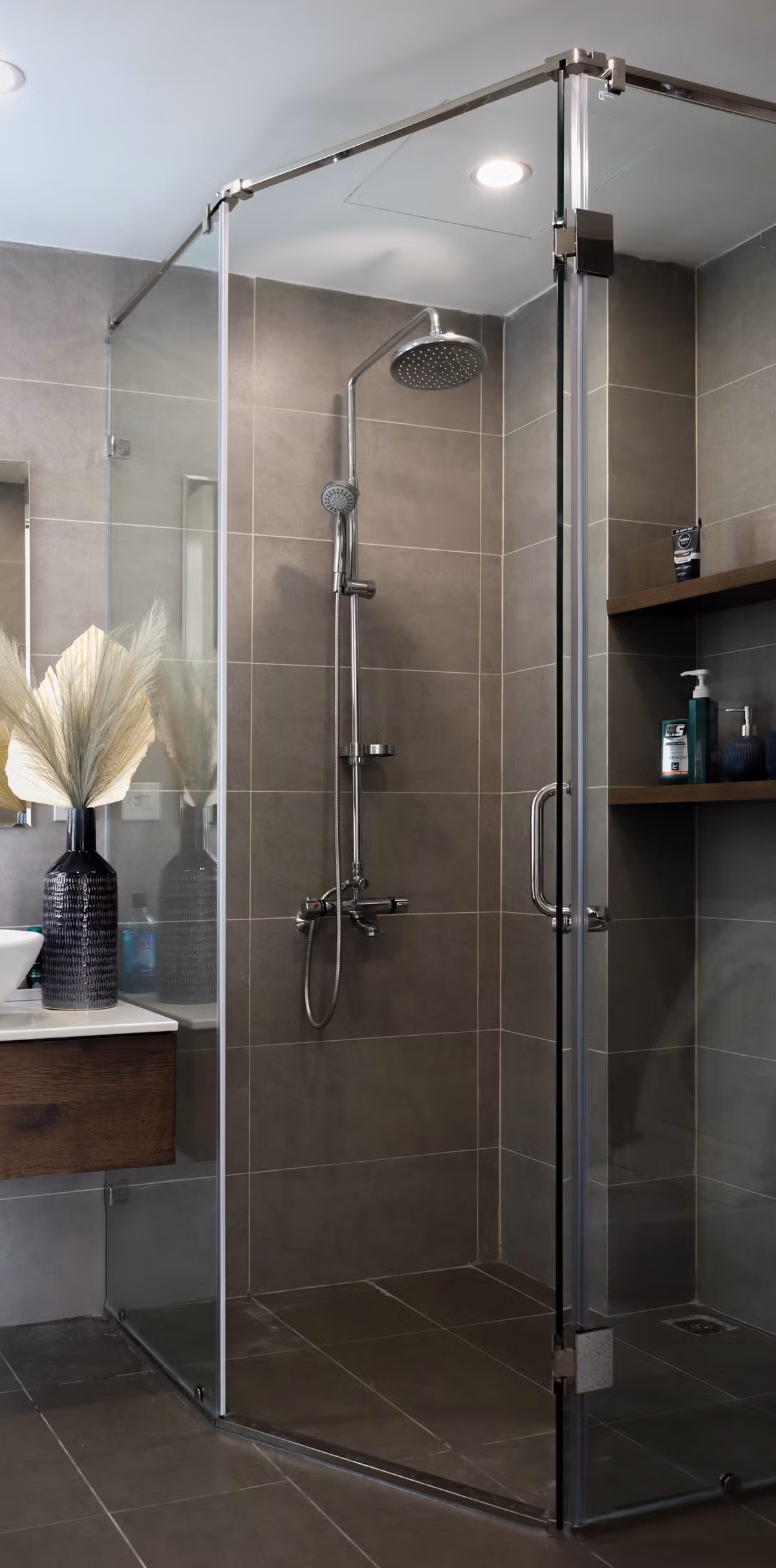 Biệt thự gây thương nhớ bên hồ cá, đưa cả thiên nhiên vào không gian sống