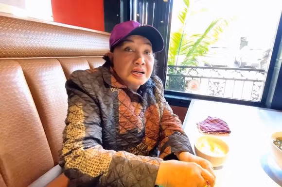 Nghe si Hong Nga ke chuyen mac ket tai My