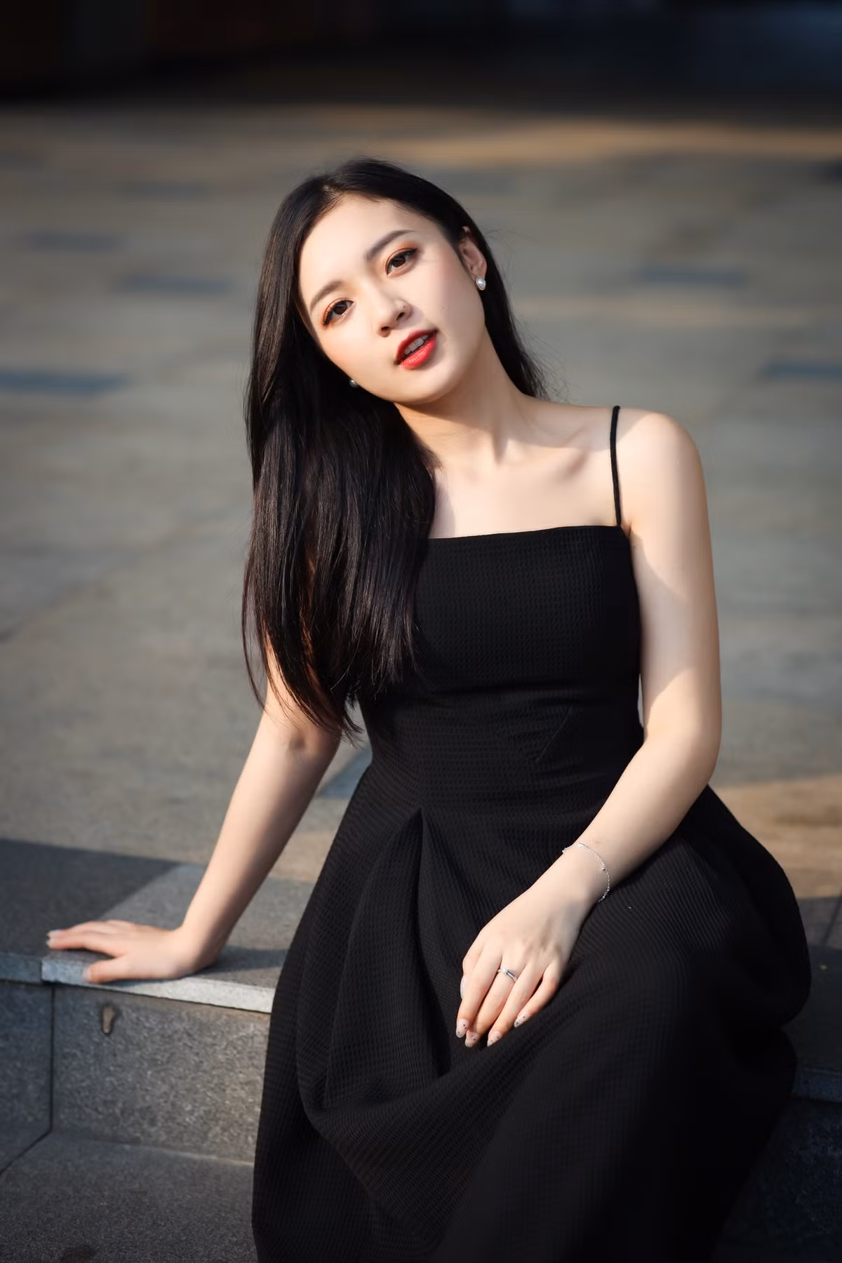  "Tôi gặp nhiều khó khăn trong thời gian đầu với eSports, từ lối dẫn dắt, ngoại hình, đến phong cách... Tôi phải thay đổi rất nhiều. Tôi miệt mài ở phòng tập gym để cải thiện vóc dáng, tìm gu thời trang phù hợp, đặc biệt tìm hiểu thêm về thế giới eSports và cộng đồng game thủ", Vũ Phương Thảo chia sẻ với Zing.