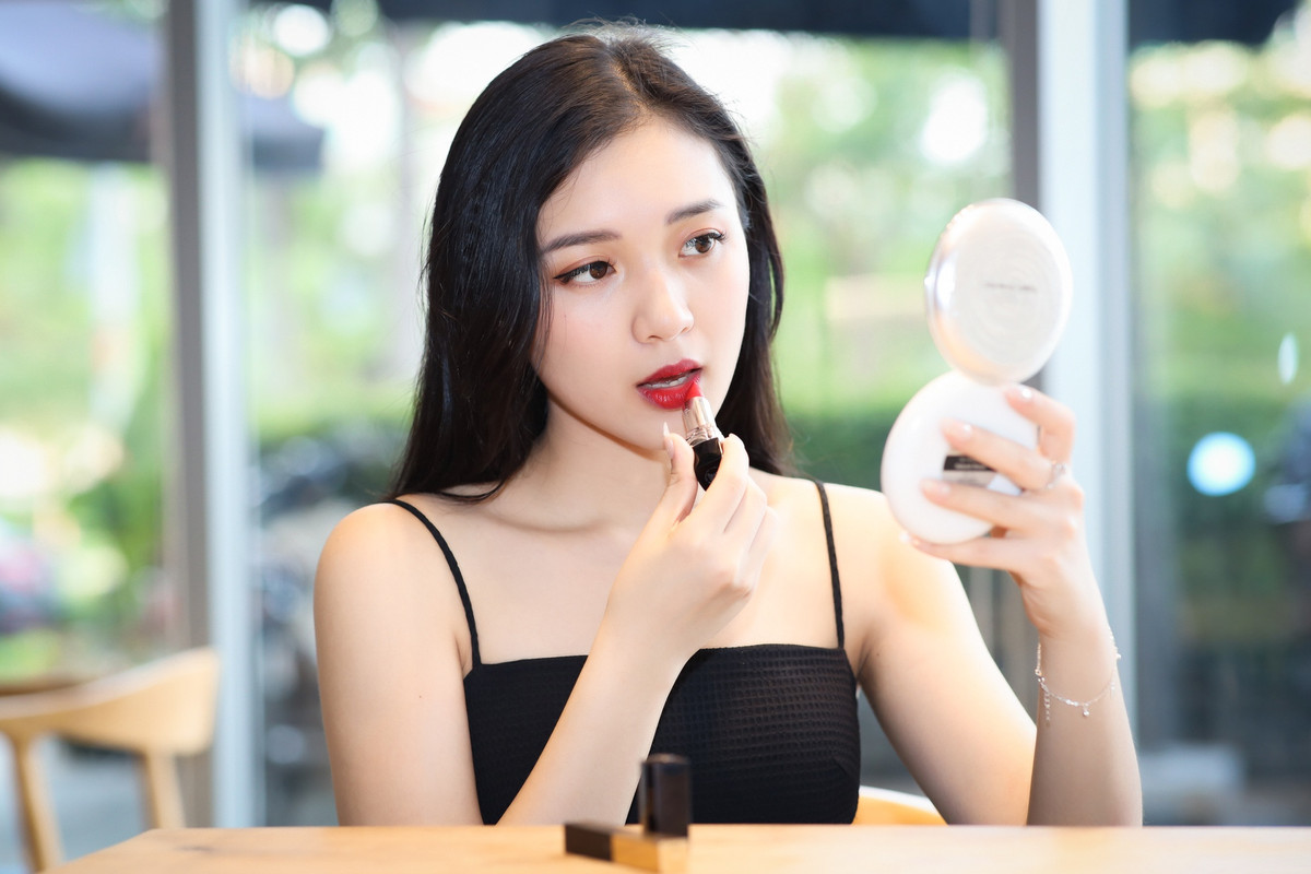 Phương Thảo có khả năng chơi game không thua kém bất cứ ai. "Từ ngày làm eSports, tôi có chơi nhiều tựa game khác nhau, nhưng yêu quý Liên Quân Mobie nhất. Đây cũng là game tôi chơi giỏi nhất khi đang ở cấp Kim Cương. Tôi chơi game mỗi ngày không phải vì nghiện, mà đôi khi còn liên quan công việc", Phương Thảo kể.