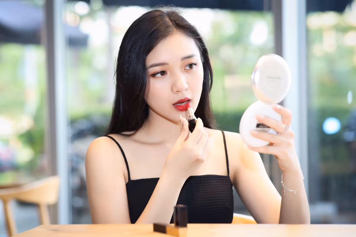 Phương Thảo có khả năng chơi game không thua kém bất cứ ai. "Từ ngày làm eSports, tôi có chơi nhiều tựa game khác nhau, nhưng yêu quý Liên Quân Mobie nhất. Đây cũng là game tôi chơi giỏi nhất khi đang ở cấp Kim Cương. Tôi chơi game mỗi ngày không phải vì nghiện, mà đôi khi còn liên quan công việc", Phương Thảo kể.