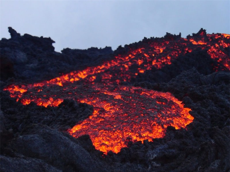 Núi lửa Pacaya, Guatemala: Pacaya Volcano là một ngọn núi lửa đang hoạt động, có nghĩa là nó có thể bùng phát bất cứ lúc nào, gây nguy hại cho những người đi bộ đường dài. Một vụ phun trào năm 2010 đã khiến 3 người thiệt mạng.
