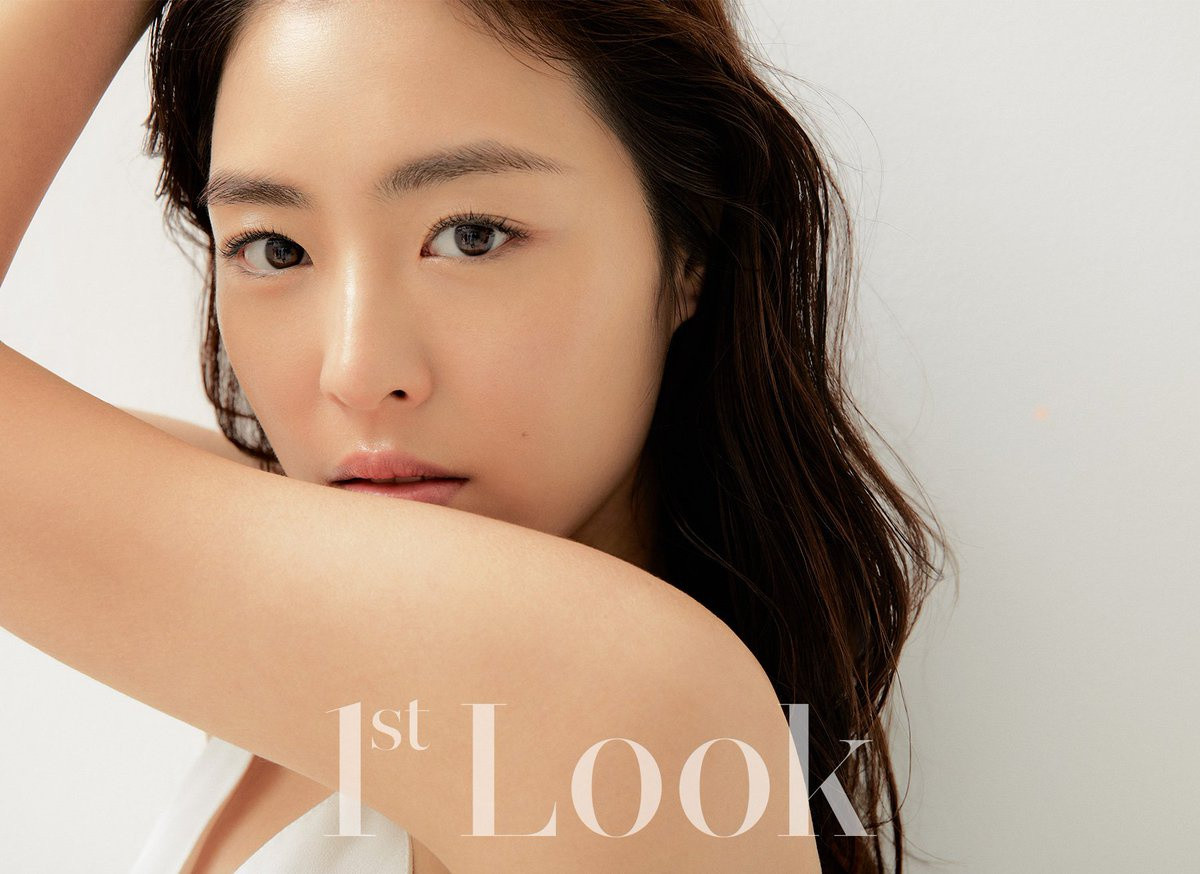 Tuy nhiên, Lee Yeon Hee đã phủ nhận lý do Yuri đưa ra. Cô cho rằng lý do khiến bản thân bị loại khỏi đội hình SNSD vì cô không đủ tự tin. Năm 2018, khi tham gia chương trình Island Trio, Lee Yeon Hee cho biết trong quá trình thực tập cùng SNSD, nữ diễn viên liên tục suy nghĩ về những khía cạnh thiếu sót của mình.