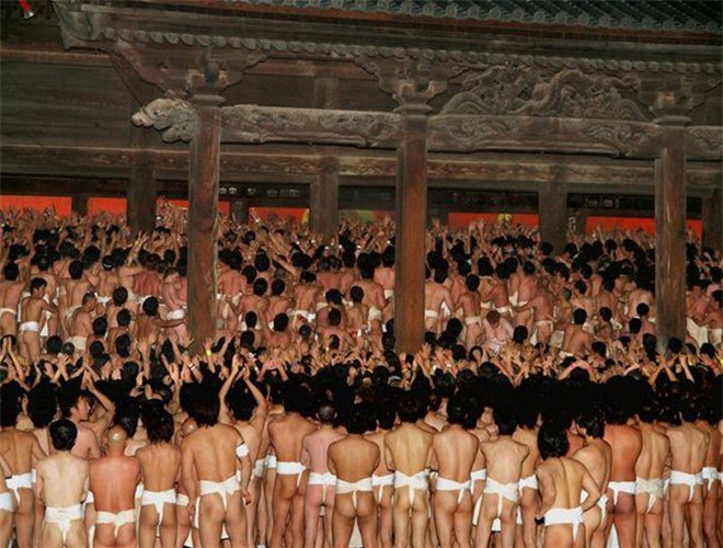 Hadaka Matsuri là lễ hội khỏa thân diễn ra tại chùa Saidaiji, Nhật Bản. Lễ hội được tổ chức vào quãng thời gian lạnh nhất ở Nhật Bản