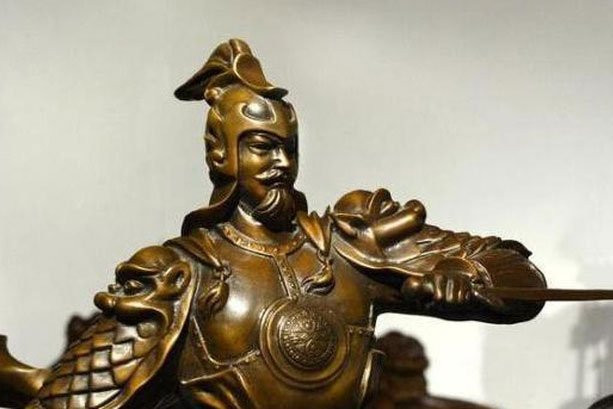 Mo co cua danh tuong tren sa mac: Vi sao quan tai lam bang giay?