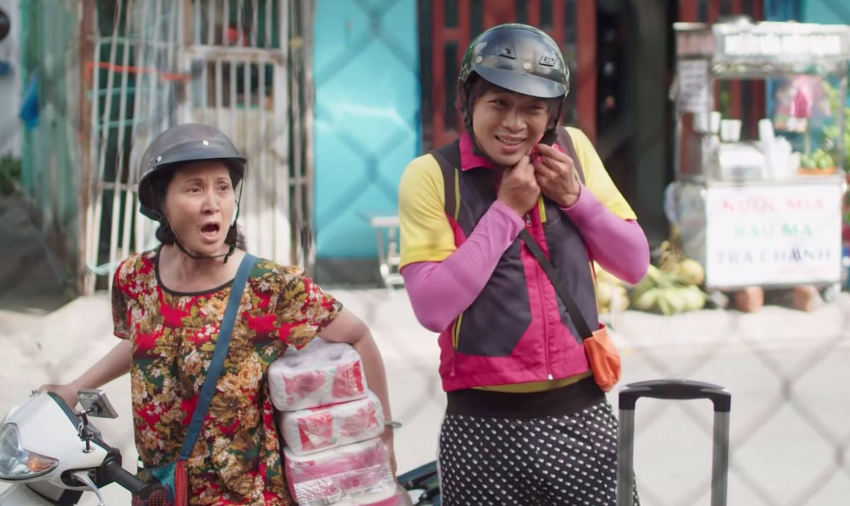 Đạo diễn Thạch Thảo tiết lộ với mỗi phân cảnh ở đây, đoàn phim phải làm việc từ 23h bởi lúc này lượng xe qua lại ít, mới giảm bớt tiếng ồn. Chị trải lòng: "Đoàn phim Việt thiệt thòi và gặp nhiều khó khăn do không có phim trường. Bối cảnh thực tế sinh động đấy nhưng hạn chế nhiều, diễn viên khó tập trung diễn cảm xúc tốt, âm thanh và hình ảnh đều không chuẩn mực như ở phim trường".