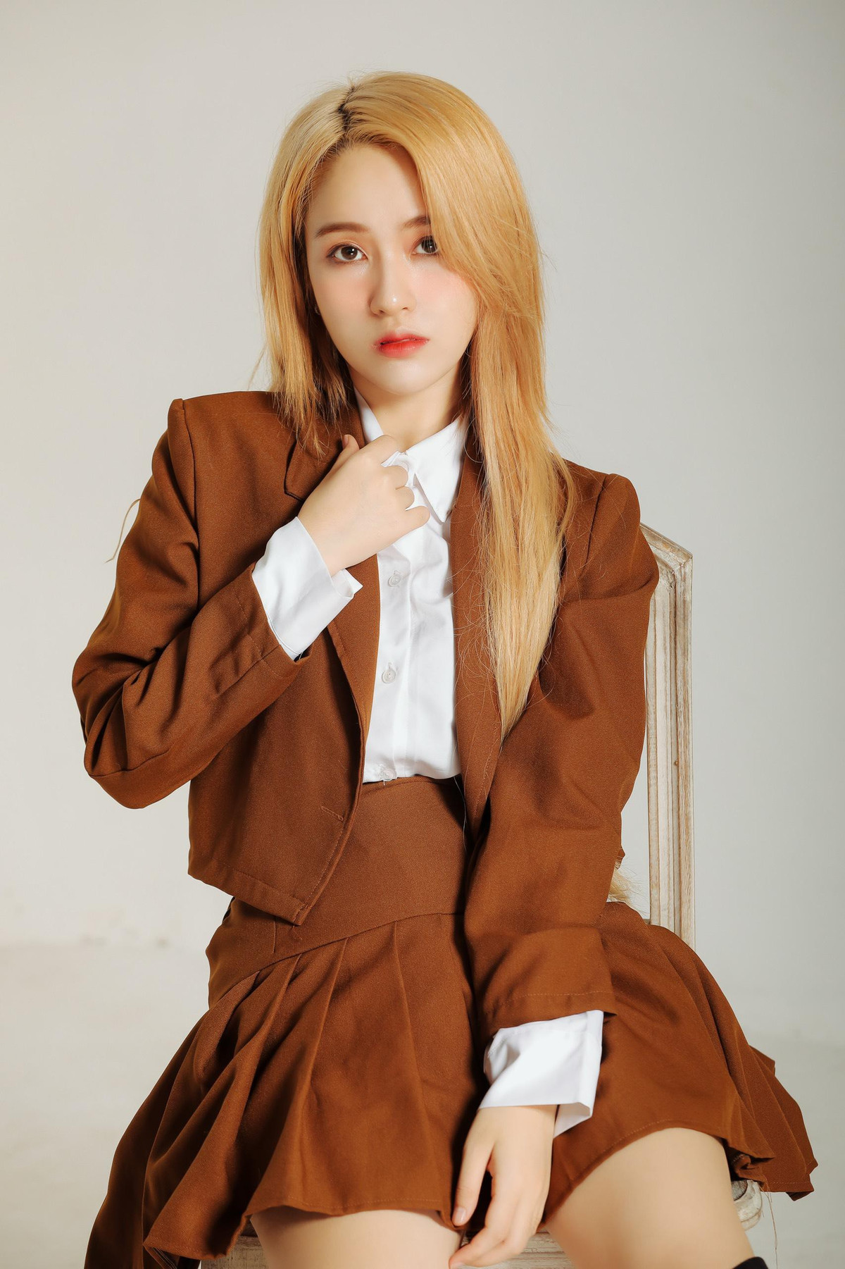 Hot girl da tai tung bo nha ra di co luong nguoi theo doi 