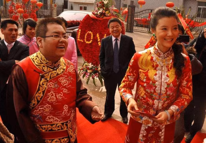 Chan dung nguoi thua ke chiu choi nuong 46.000 ty chi trong 10 nam-Hinh-2