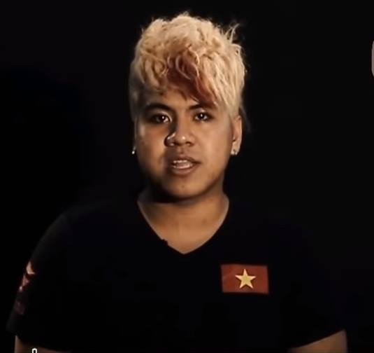  Chu Việt Dũng hay Mimosa khi còn thi đấu là game thủ Heroes of Newerth (HON) đình đám. Khả năng farm cháy máy của Mimosa trong vai trò carry từng khiếng nhiều game thủ đình đám của HoN thế giới ngày đó như Limmp, Swindlemelonzz... nể phục. Mimosa đã từng là thành viên của đội tuyển đại diện cho Việt Nam tham gia giải đấu quốc tế Garena HoN Star League vào năm 2013. Nhiều game thủ đình đám sau này của thế giới như s4, Zai từng đến xin chụp ảnh cùng Mimosa ở giải đấu trên đất Thái Lan. Ảnh: FBNV.