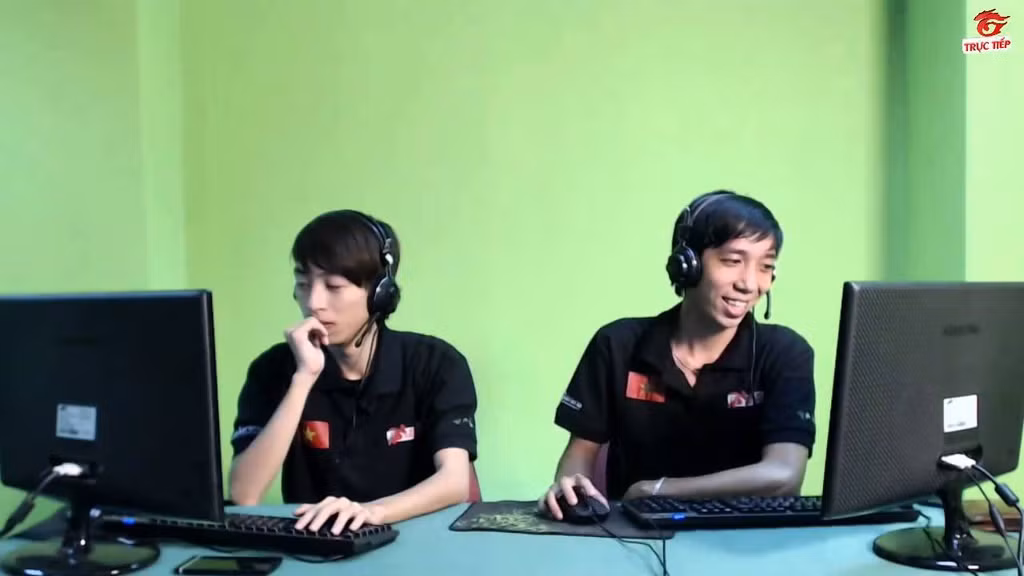  Đặng Tiến Hoàng hay Viruss từng được admin của một nhóm Dota 2 Việt Nam trên mạng xã hội đánh giá là "thiên tài" của làng Liên Minh Huyền Thoại Việt Nam trước khi Sofm xuất hiện và nổi danh như hiện tại. Viruss nổi bật ở vai trò đi đường trên và là thủ lĩnh của Hanoi Dragons, Hanoi Fate trước khi giải nghệ vào tháng 9/2014. Ảnh: Garena.