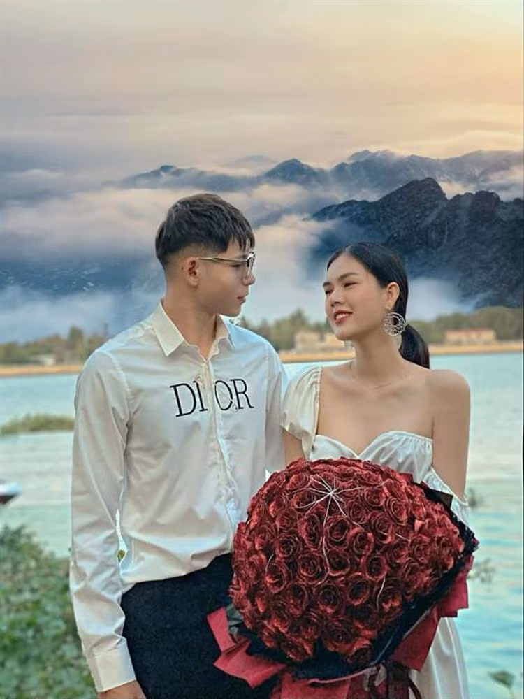 Cau thu 9X lam gi voi hinh xam Ngoc Trinh sau chia tay?-Hinh-4