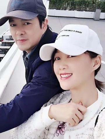 Sau khi Lương Tiểu Băng hạ sinh con đầu lòng, "Mã Văn Tài" tạm ngừng đóng phim, lui về hậu trường vun vén cho hạnh phúc gia đình. Từ đó, Lương Tiểu Băng trở thành trụ cột kinh tế chính. Song những năm trở đây, nữ diễn viên sinh năm 1969 bị xem là cái tên hết thời, không còn được nhà sản xuất quan tâm. 5 năm qua, cô không được mời đóng phim. Để mưu sinh, Lương Tiểu Băng ở tuổi ngũ tuần miệt mài chạy show, dự sự kiện ở khắp nơi, danh tiếng chẳng còn như xưa.