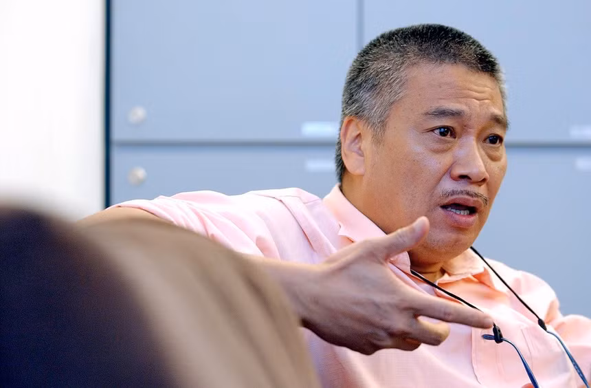 Ngày 27/2, tài tử sinh năm 1951 trút hơi thở cuối cùng tại bệnh viện sau thời gian chống chọi với căn bệnh ung thư gan. Theo HK01, những năm cuối đời, sức khỏe nam diễn viên sa sút khi phải sống chung với bệnh tật. Ông chỉ tham gia vai diễn khách mời trong một số bộ phim điện ảnh như Tân Ô Long Viện (2018), Lưu lạc địa cầu (2019).