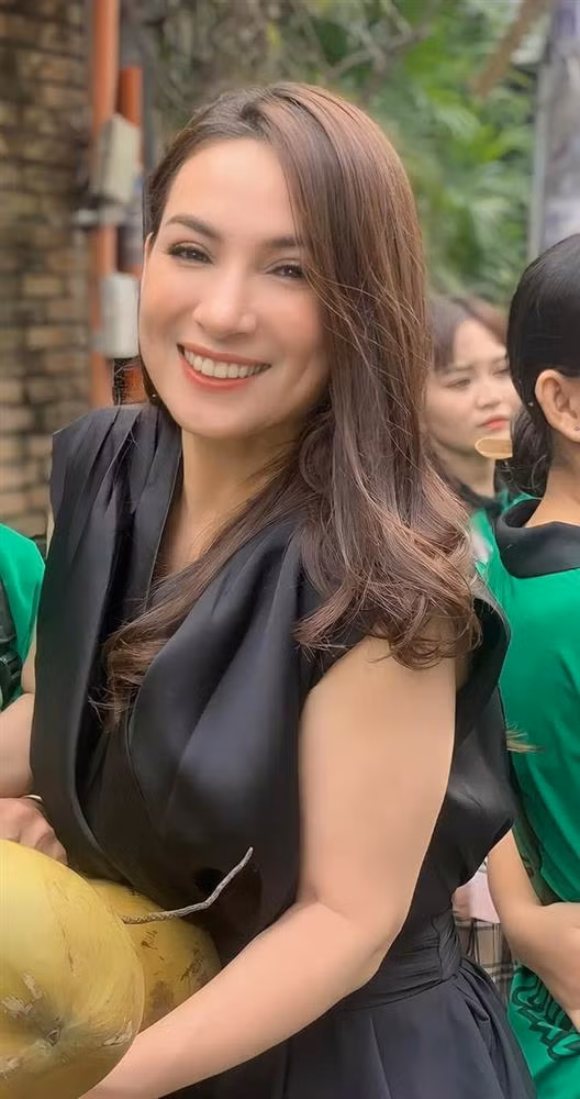Hinh anh dep nhat ve Phi Nhung truoc khi qua doi vi COVID-19-Hinh-11