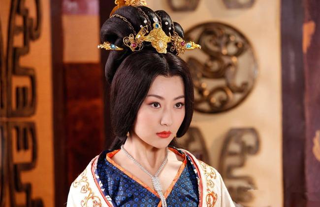 Chuyện về vị Hoàng hậu đẹp tuyệt trần, là báu vật giữa nhân gian - Hình 2 Chuyen ve vi Hoang hau dep tuyet tran, la bau vat giua nhan gian-Hinh-2