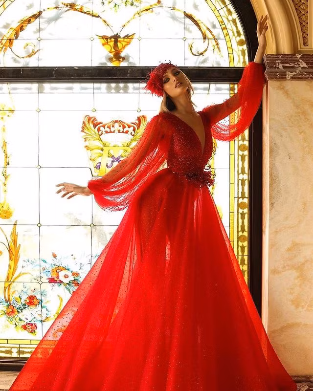 Cùng với thi đấu thể thao, Marina cũng là người mẫu ảnh từ năm 14 tuổi khi được nhà thiết kế thời trang Ema Savahl mời hợp tác. Cô có thể biến hóa linh hoạt theo nhiều phong cách khác nhau, từ năng động đến gợi cảm.