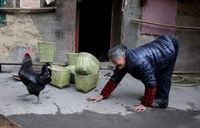 Ngoi lang ky la, khong ai biet di dung, chi co the bo bang 4 chi-Hinh-4