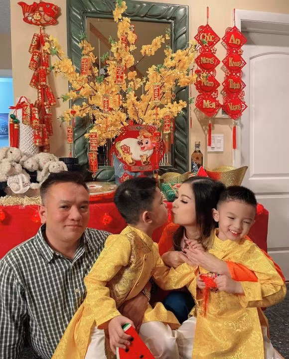 Pham Thanh Thao va chong chua tien trong lu, do ra ai cung phai 