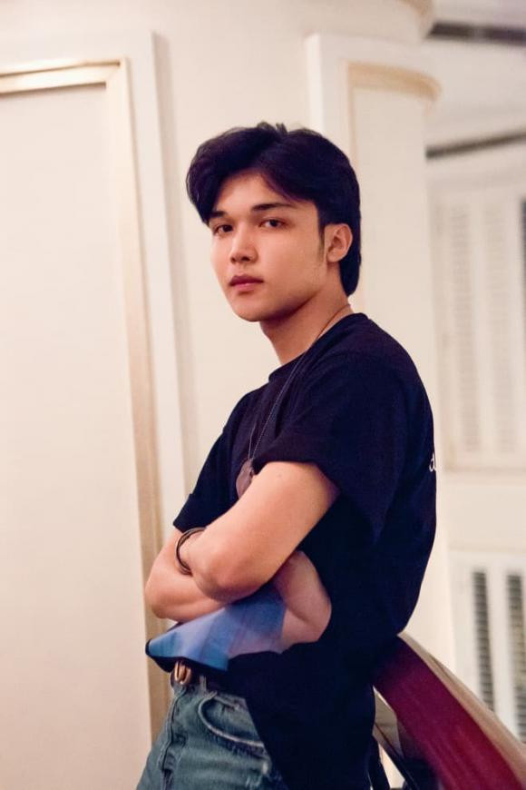 Khoe anh gia dinh nhung em trai Hoa Minzy lai chiem tron spotlight-Hinh-3