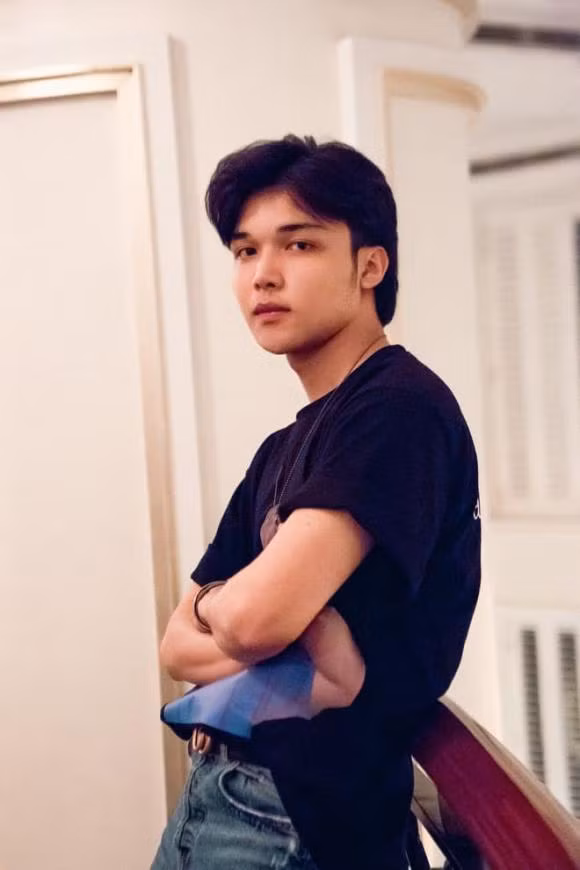 Khoe anh gia dinh nhung em trai Hoa Minzy lai chiem tron spotlight-Hinh-3