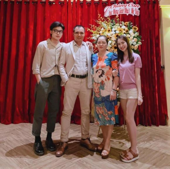 Khoe anh gia dinh nhung em trai Hoa Minzy lai chiem tron spotlight-Hinh-5