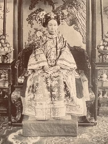 Tu Hi Thai Hau co khuyet diem xau ho gi ma phai mang 