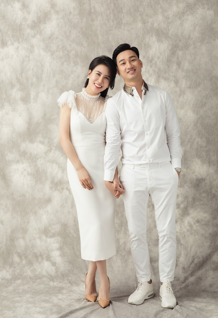 Trong dịp kỷ niệm 7 năm yêu nhau, MC Thành Trung cũng bày tỏ niềm hạnh phúc khi có một tổ ấm hạnh phúc với người vợ đảm đang cùng 2 con trai sinh đôi kháu khỉnh.