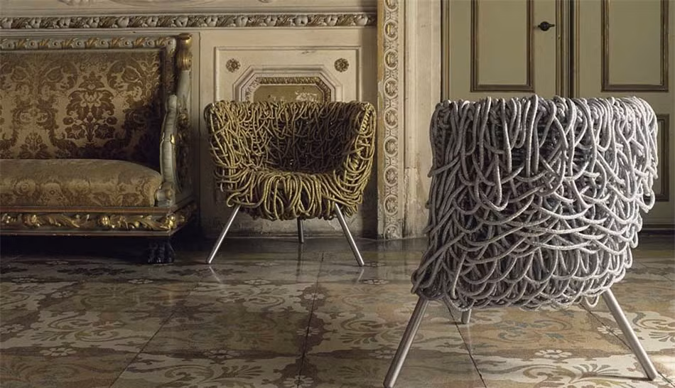  Edra được thành lập vào năm 1987, là một thương hiệu nội thất đến từ Ý. Sản phẩm của Edra là sự kết hợp hoàn hảo giữa truyền thống và hiện đại, với thiết kế mới mẻ, trẻ trung. 