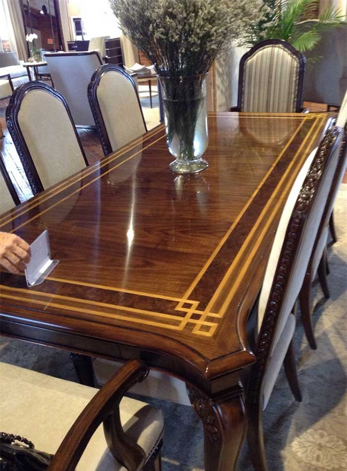 ##sc### Henredon được đánh giá là thương hiệu thiết kế và sản xuất nội thất chất lượng nhất thế giới. Với gần 70 năm hoạt động, thương hiệu này luôn tạo ra các "siêu phẩm" phục vụ các "đại gia". 