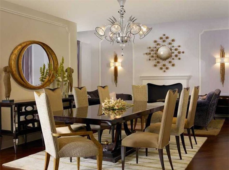 ##sc### Christopher Guy hoạt động từ năm 1999, là một trong những thương hiệu nội thất đắt tiền nhất thế giới. Thương hiệu này chuyên về gương trang trí cùng nhiều loại nội thất từ gỗ cao cấp. 