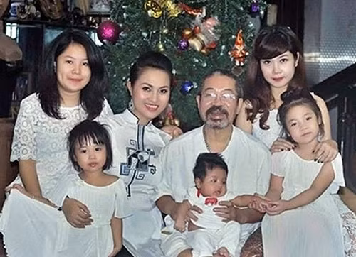 NSND Le Hung U70 hanh phuc ben vo tre kem 32 tuoi va 5 con