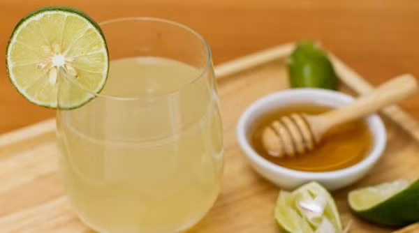 3 thoi diem vang uong nuoc chanh mat ong giup thai doc noi tang-Hinh-2