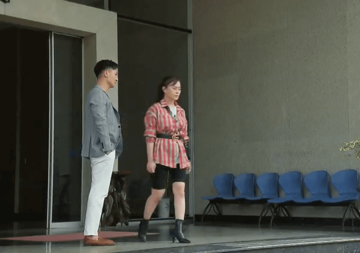 Quần biker là lựa chọn thường thấy của Nam mỗi khi xuất hiện. Cách phối đồ của Nam khiến nhiều khán giả "than trời": "Ai stylist cho Nam vậy?"; "Phương Oanh cũng nên tiếp thu ý kiến của nhiều khán giả chứ đừng đáp trả" hay "Không cảm nổi thời trang của Nam luôn"...